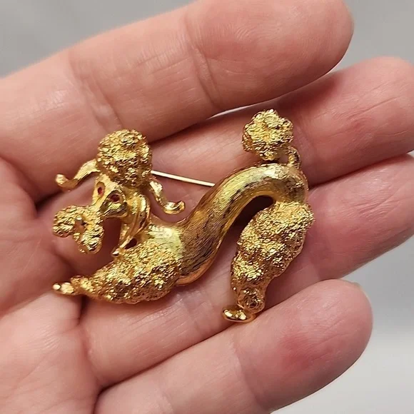Monet Playful Poodle Vintage Brooch - Picture 6 of 6